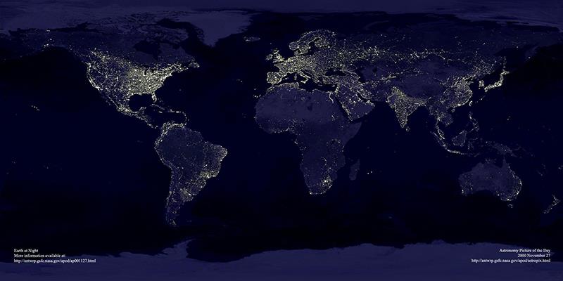 夜晚从太空瞰地球的照片