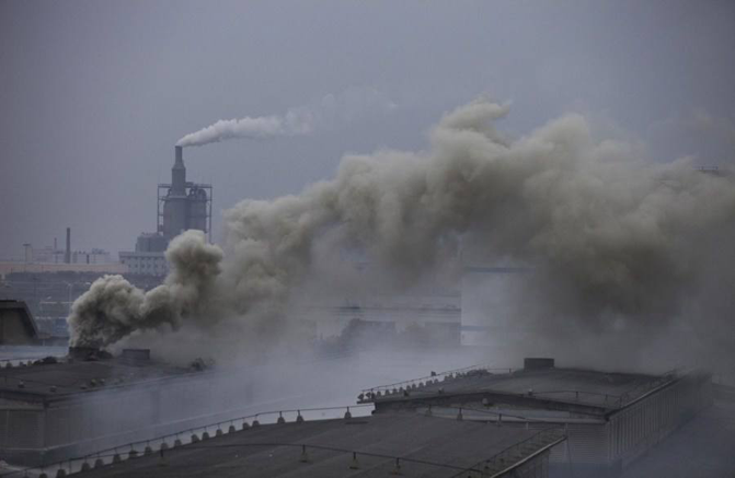 工厂的粉尘和烟气对人有害