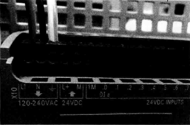 S7-1200 PLC交流电源端子处的PE做接地处理