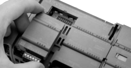 西门子S7-1200 PLC安装信号板